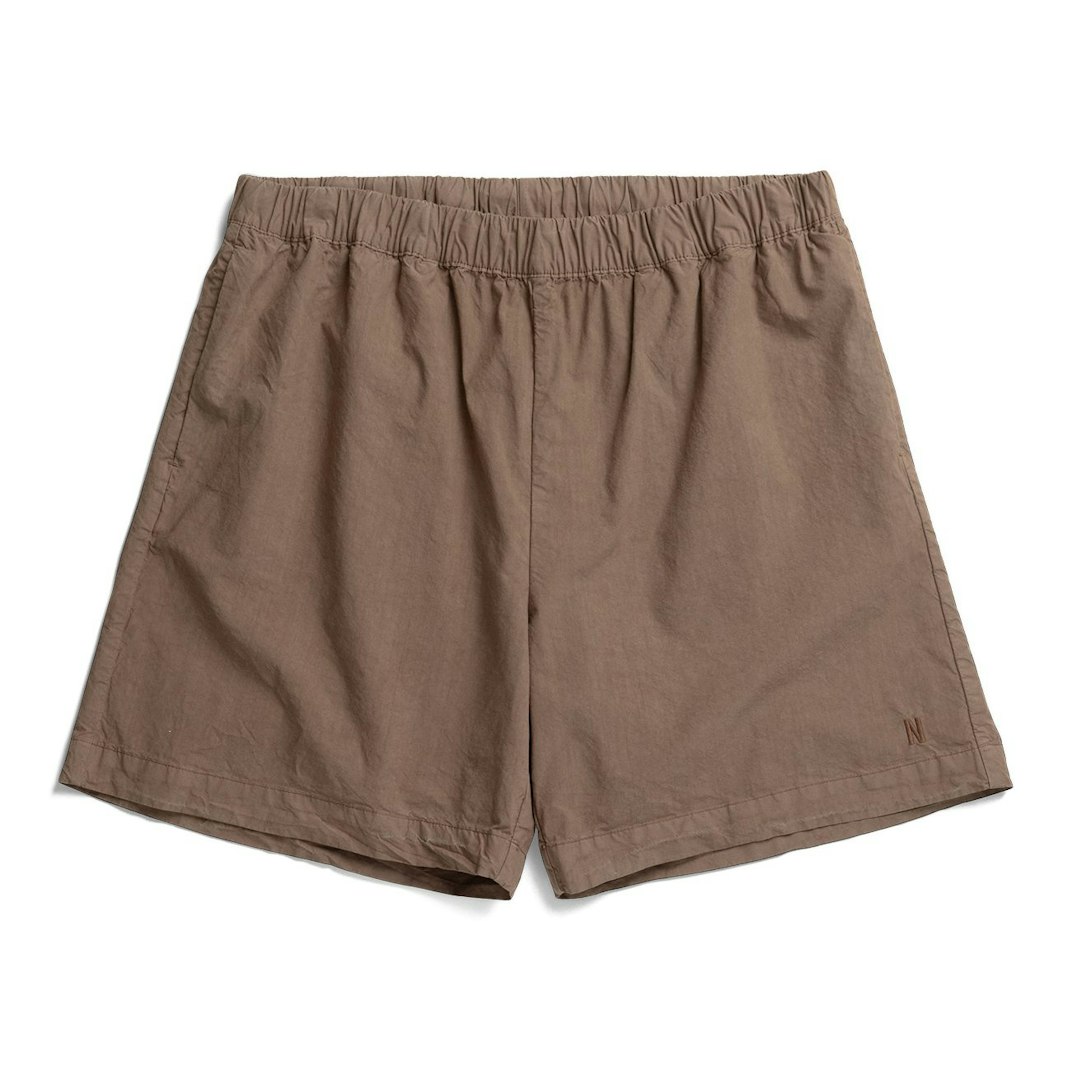 96538_Norse_Projects_Aurland_Cotton_Tencel_Short_Walnut_01_Product_on_White