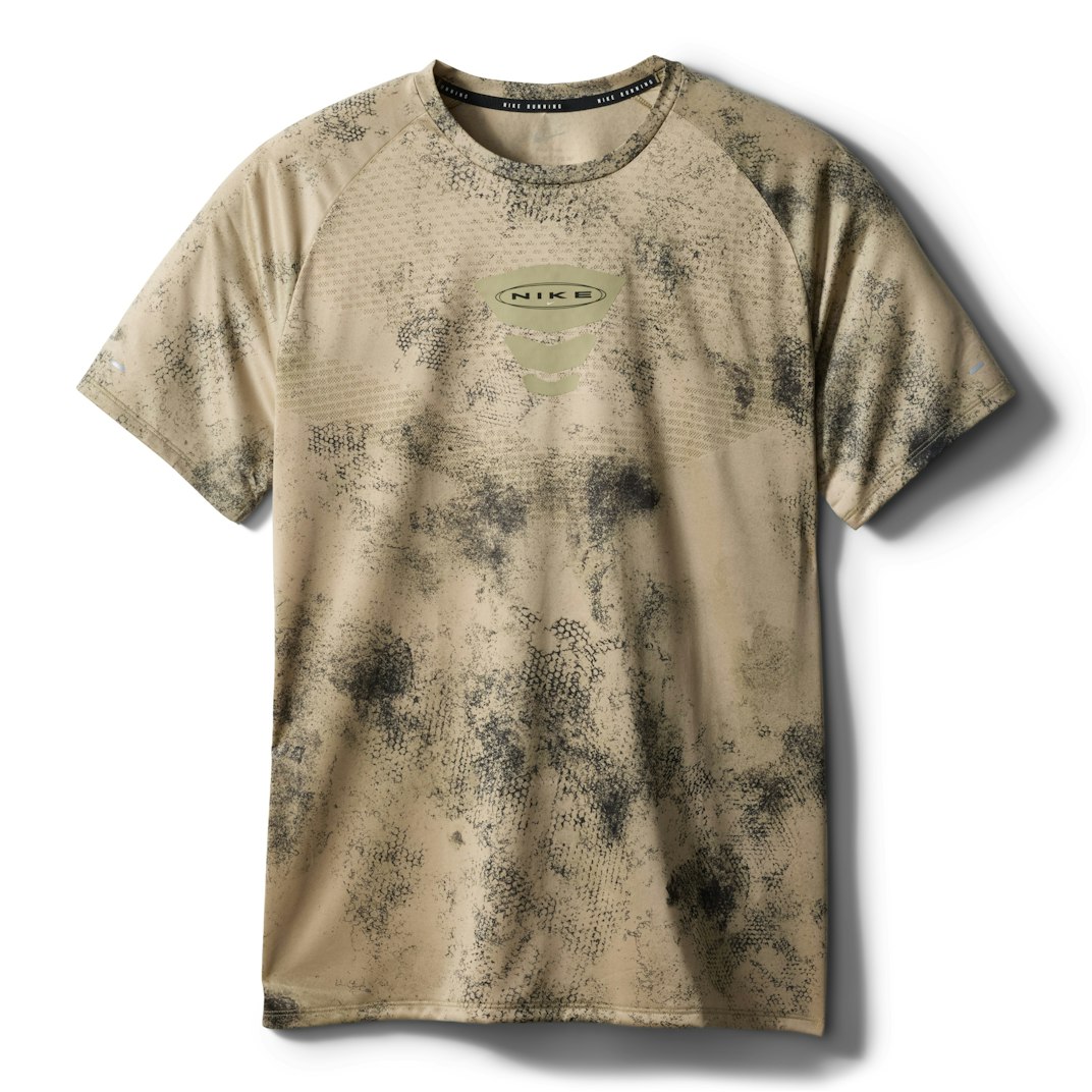 97995_Nike_Stride_Short_Sleeve_T-Shirt_Neutral_Olive_01_Product_on_White